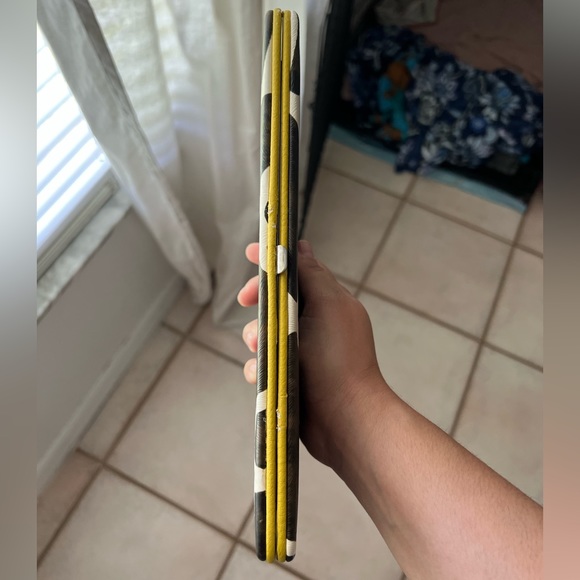 Women’s hand wallet cow-like print exterior yellow interior - Picture 3 of 3